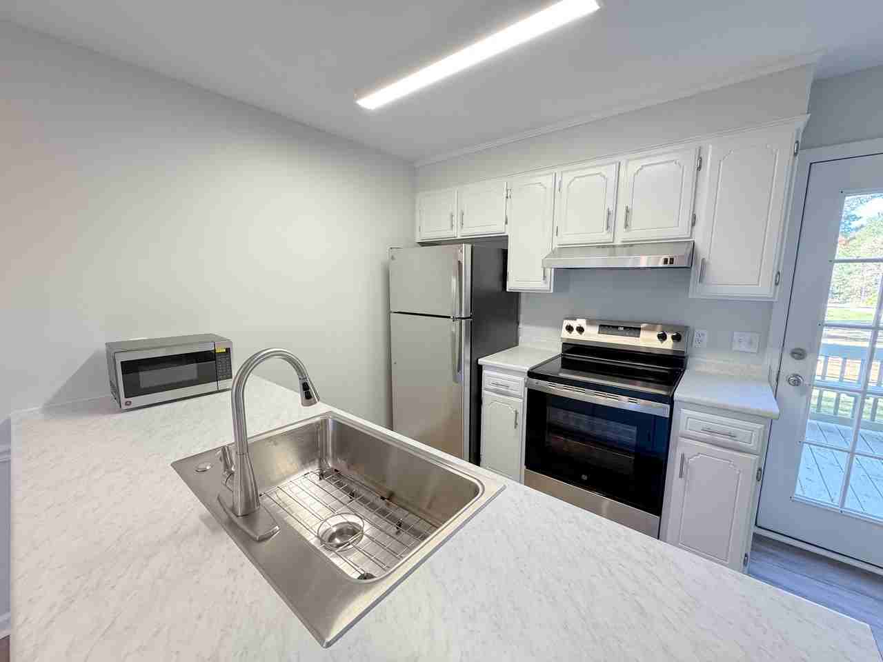249 Highpoint Rd Apt A - Photo 5 of 14