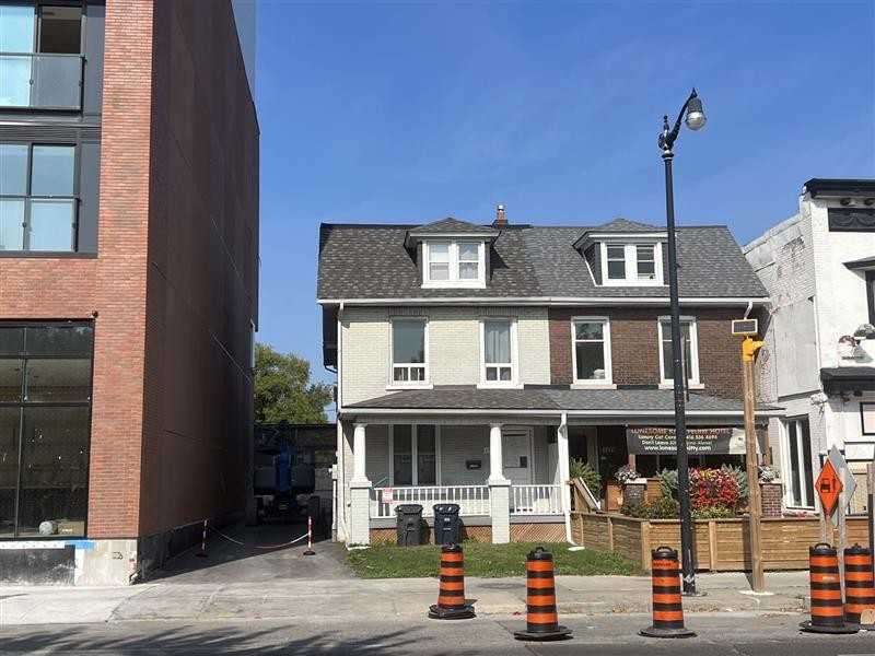 Dundas West Apartment - Photo 6 of 6