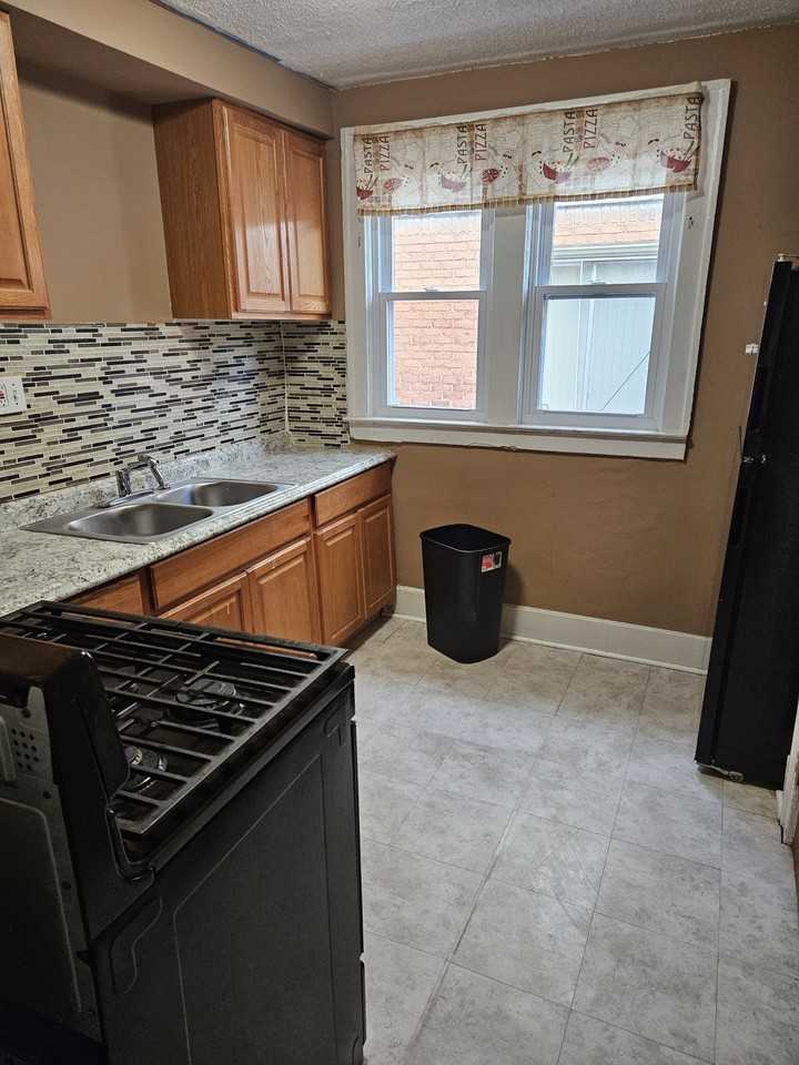 14859 Washburn St - Photo 5 of 18