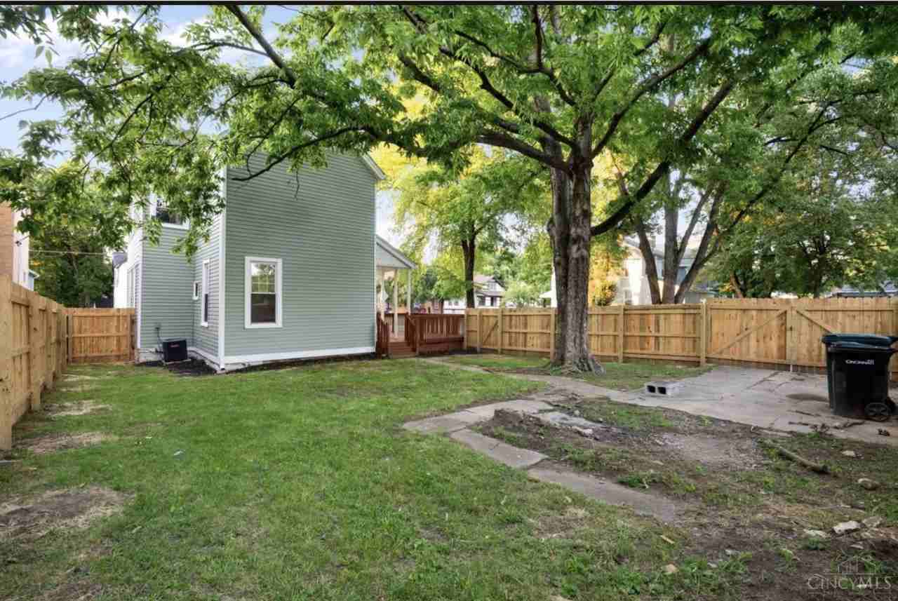 1237 Laidlaw Ave - Photo 4 of 13