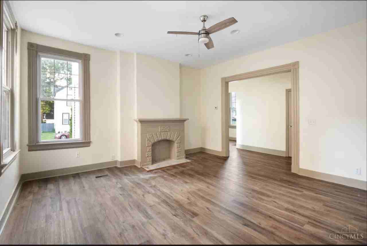 1237 Laidlaw Ave - Photo 6 of 13
