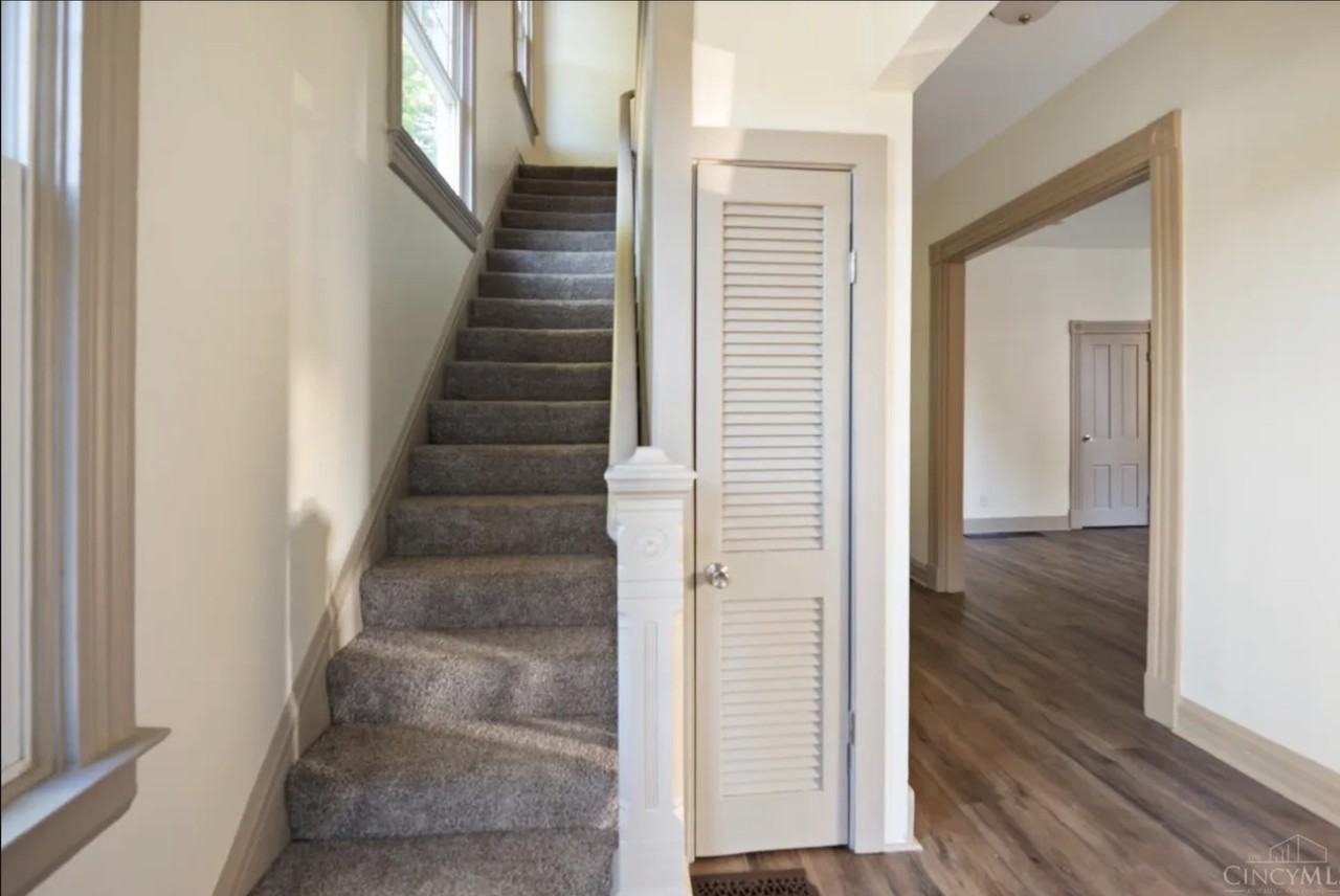 1237 Laidlaw Ave - Photo 7 of 13