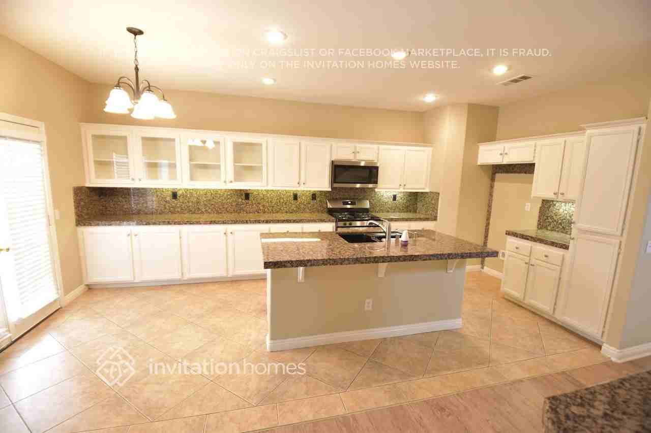 22902 Timber Ln - Photo 3 of 11