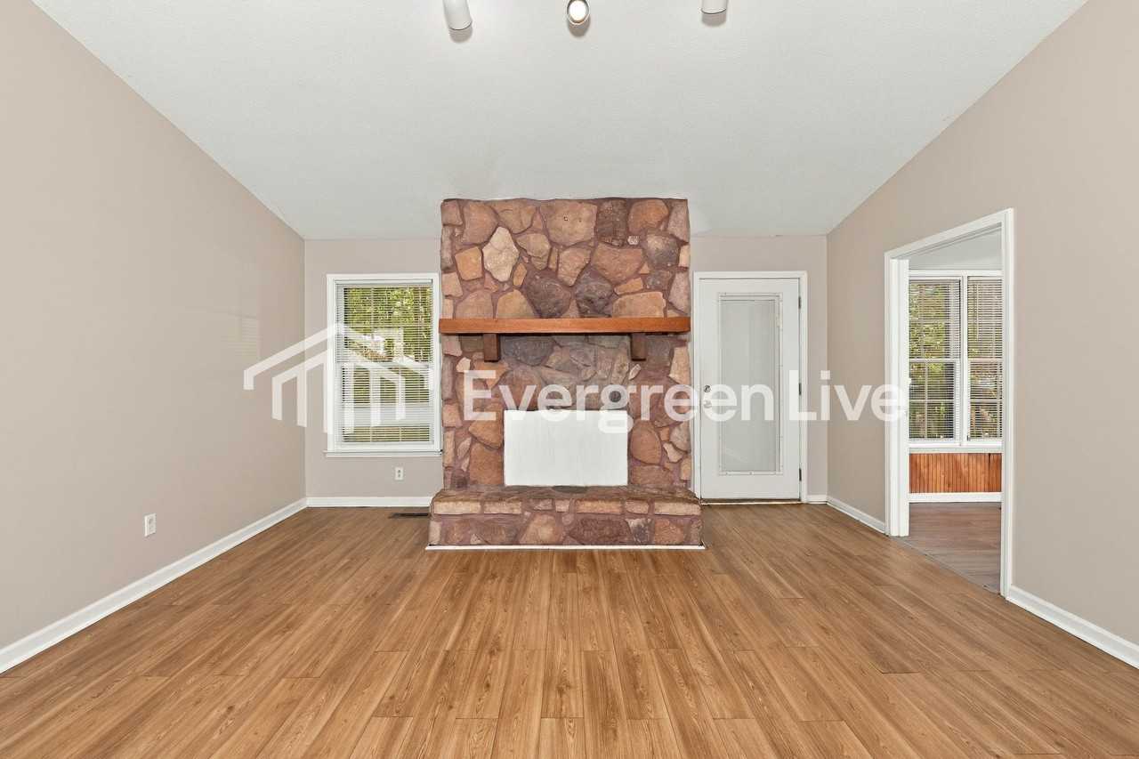 6800 Green Acre Cir - Photo 3 of 14
