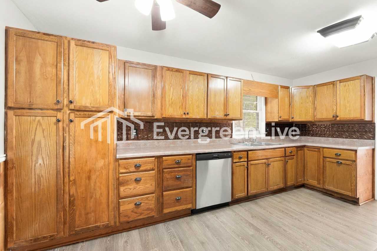 6800 Green Acre Cir - Photo 6 of 14