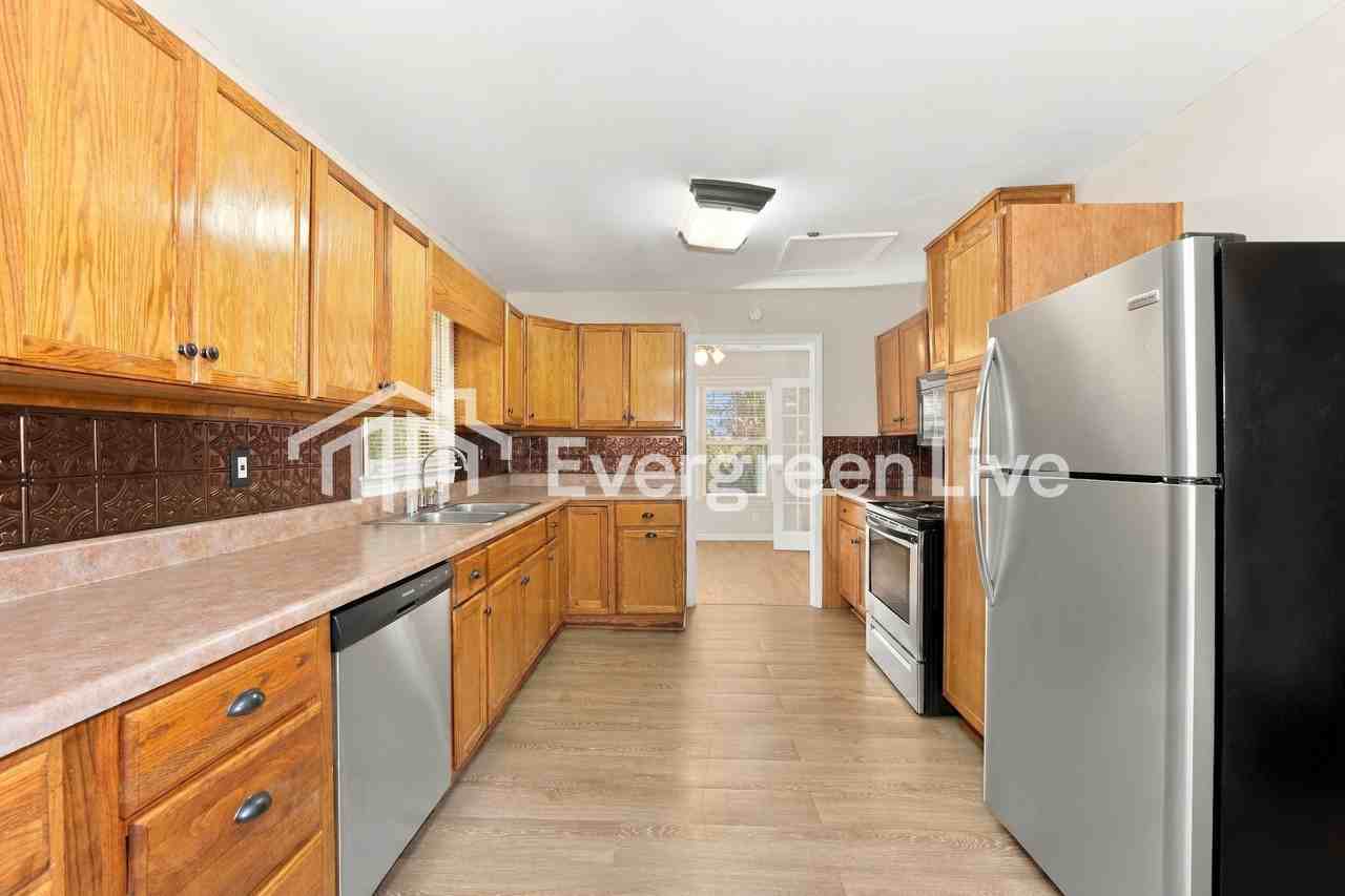 6800 Green Acre Cir - Photo 7 of 14