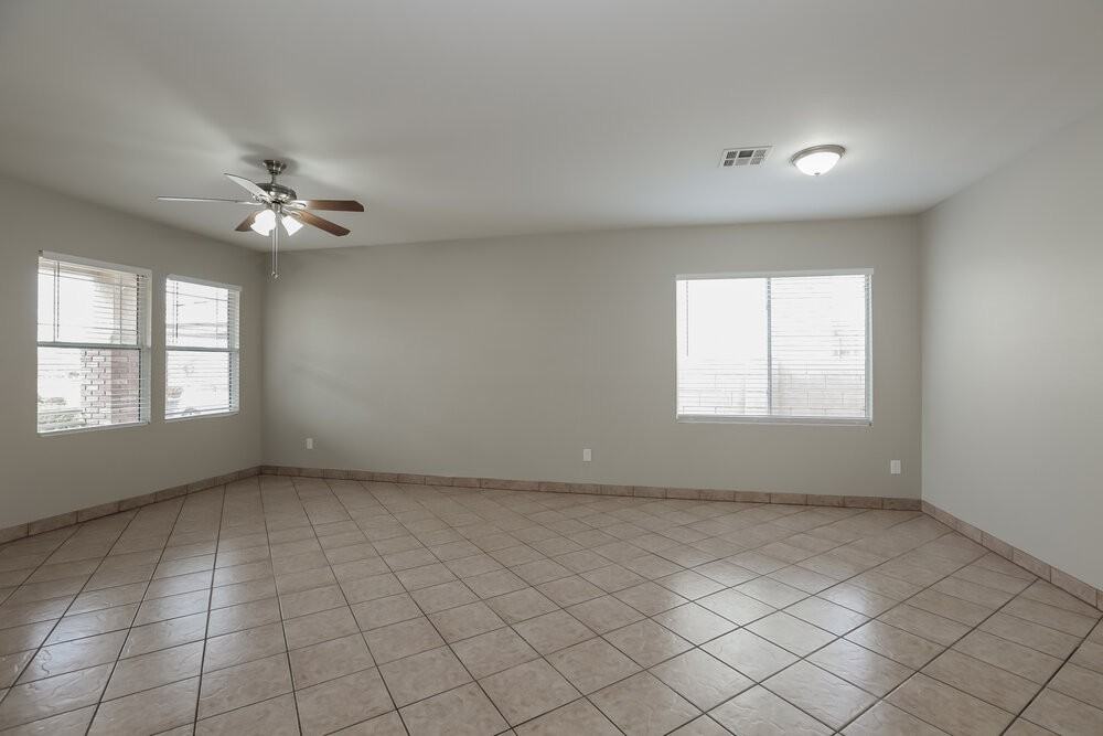7227 S 41st Ln - Photo 4 of 16
