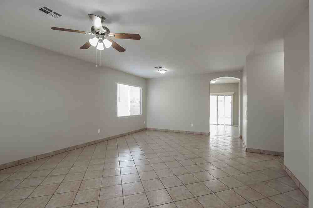 7227 S 41st Ln - Photo 5 of 16