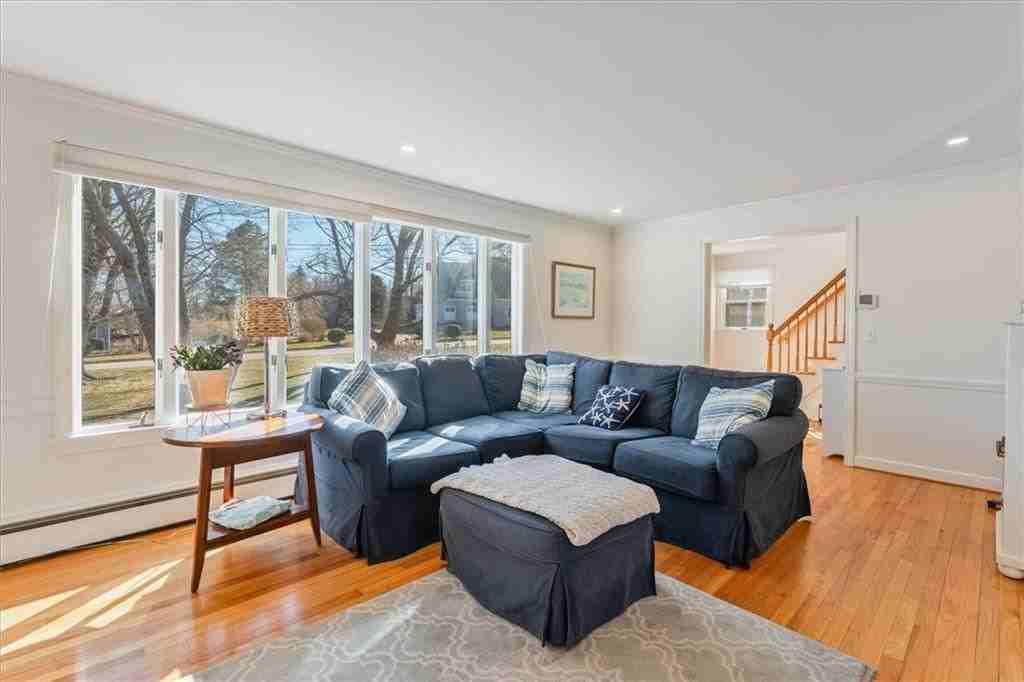 98 Hargraves Dr - Photo 6 of 37