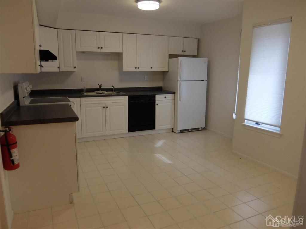 35 Sayre Dr - Photo 2 of 19