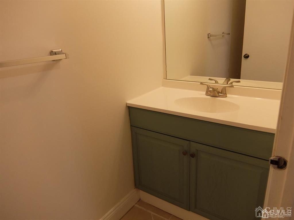 35 Sayre Dr - Photo 7 of 19