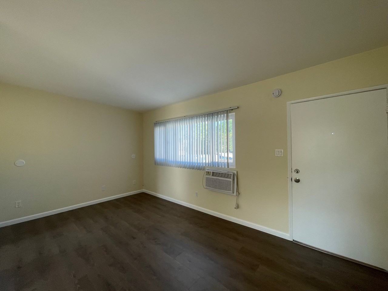 14207 Sylvan St - Photo 2 of 14