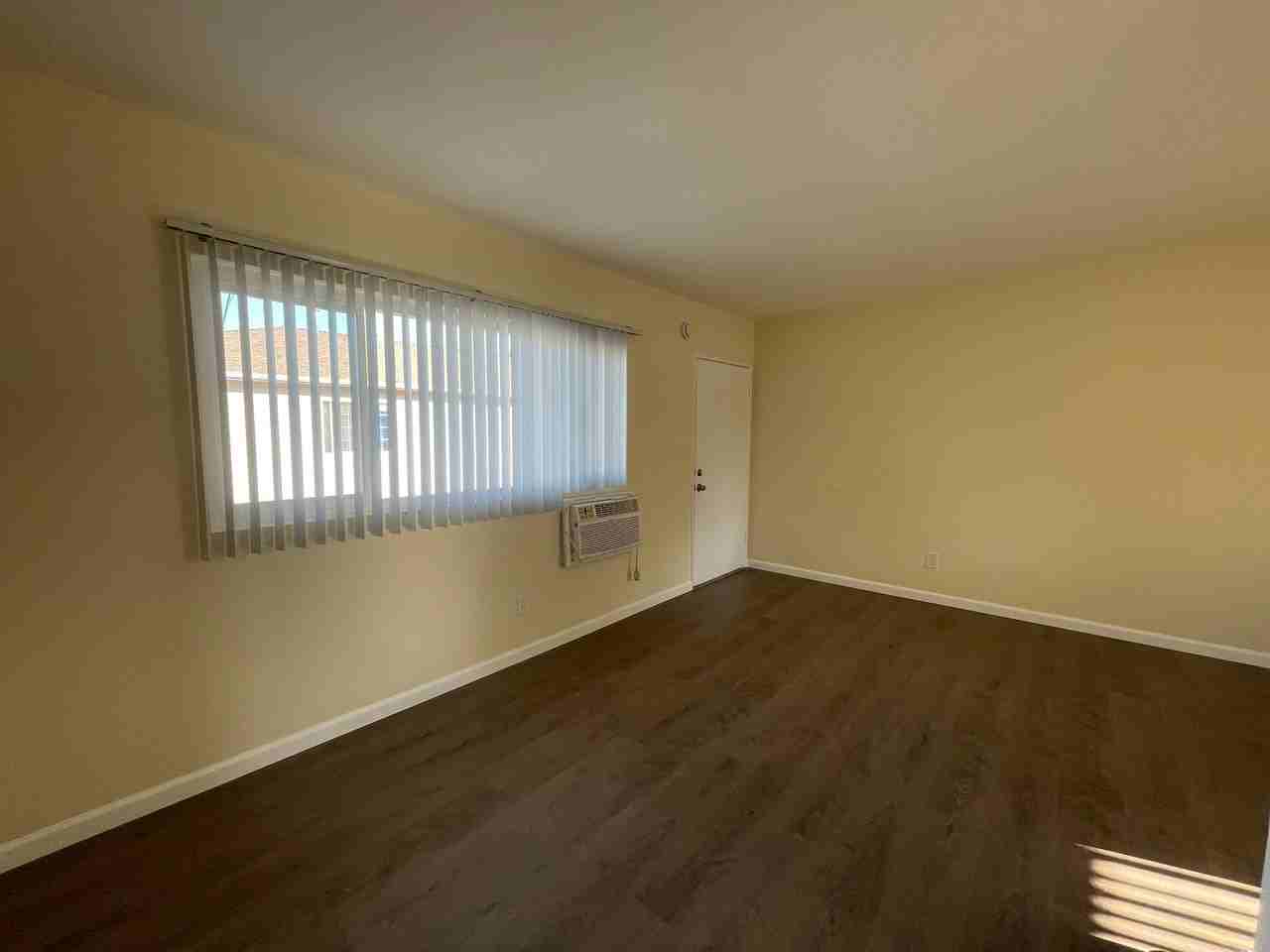 14207 Sylvan St - Photo 3 of 14