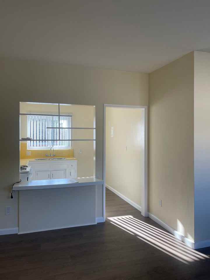 14207 Sylvan St - Photo 5 of 14