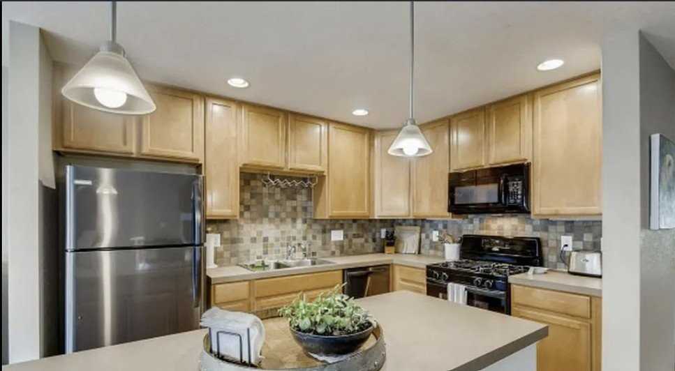 903 Snowberry St - Photo 2 of 12