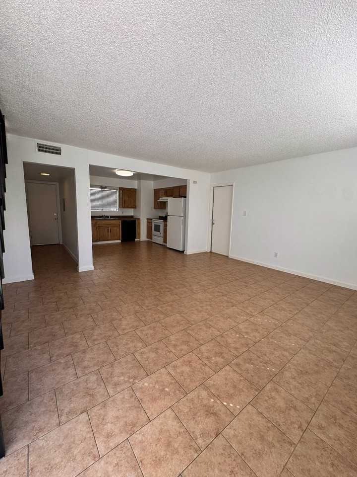 4225 Parkwood Ct #4 - Photo 3 of 14