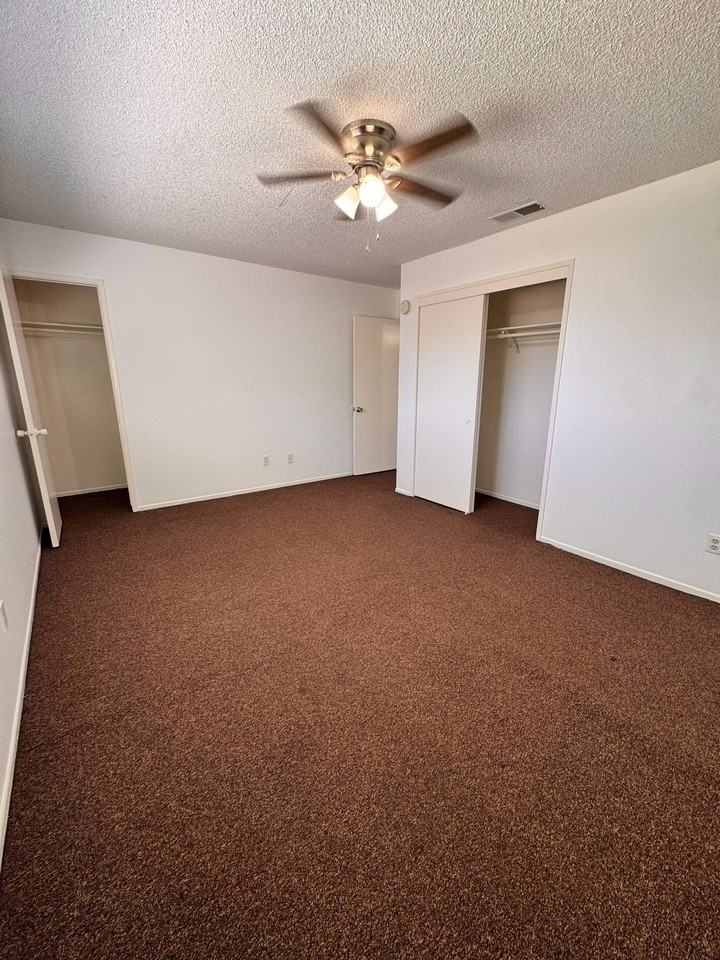 4225 Parkwood Ct #4 - Photo 6 of 14