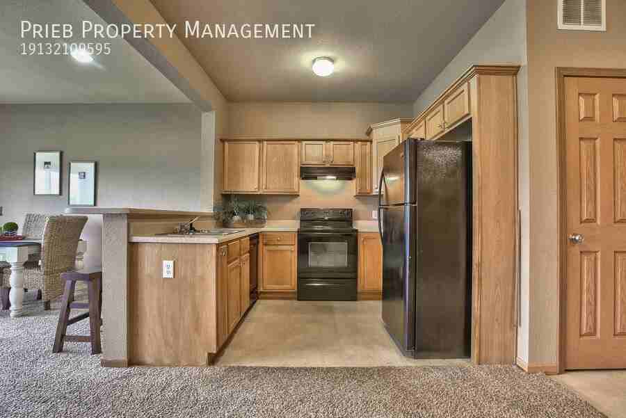 902 S Woodson Ct - Photo 3 of 21