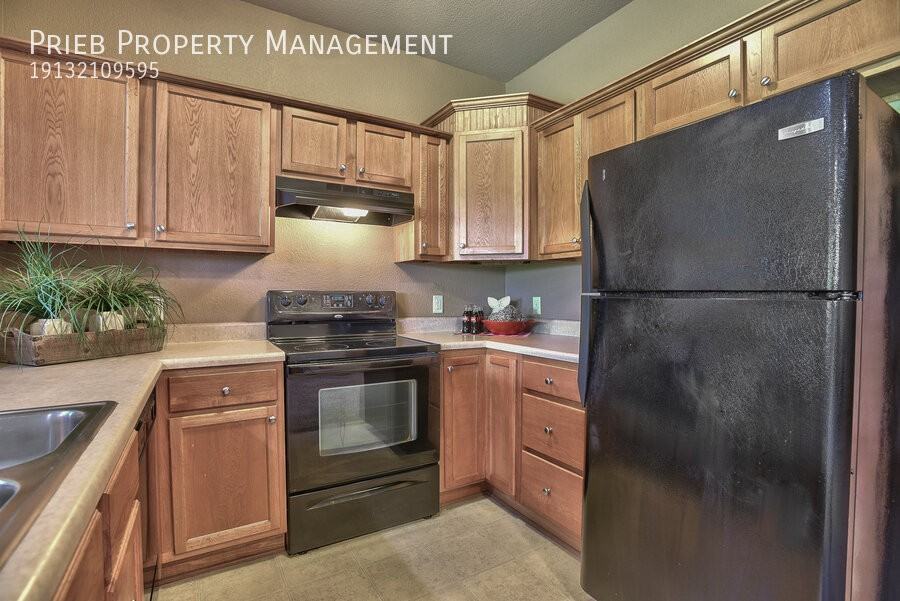 902 S Woodson Ct - Photo 5 of 21