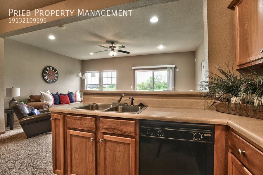 902 S Woodson Ct - Photo 6 of 21