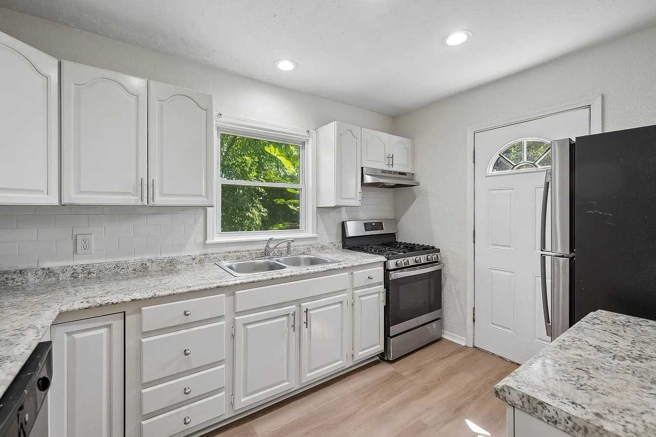 7605 E 50th St - Photo 3 of 28