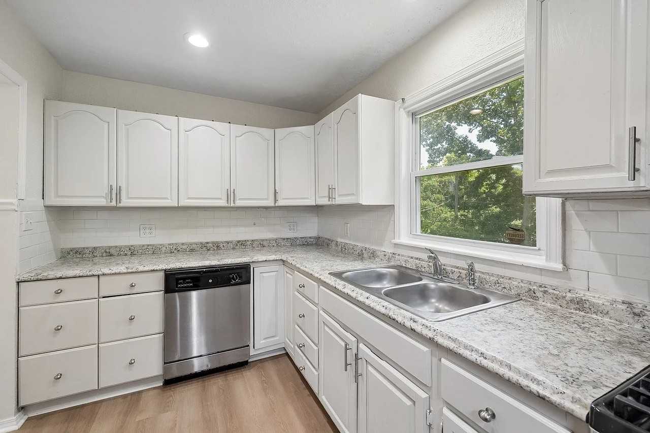 7605 E 50th St - Photo 5 of 28