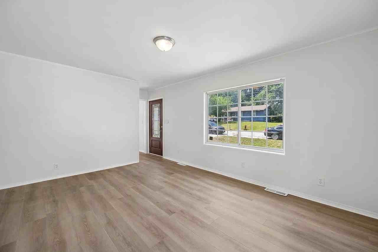 7605 E 50th St - Photo 7 of 28