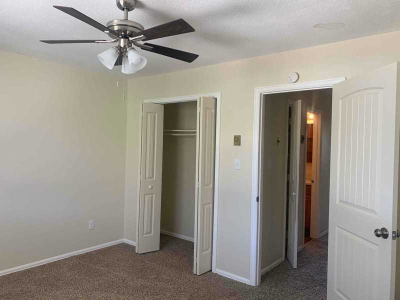 13 Royal Crest Dr #B - Photo 7 of 20