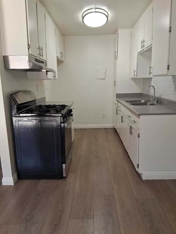 8014 Woodman Ave #3 - Photo 4 of 11