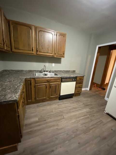 711 Beatty Ave - Photo 3 of 10