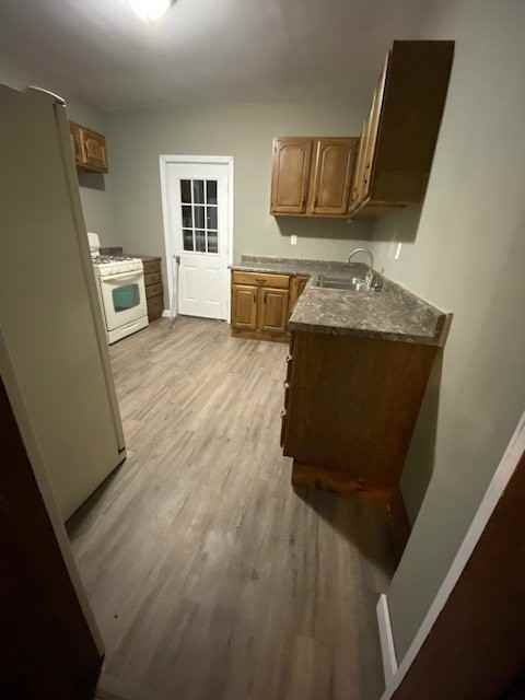 711 Beatty Ave - Photo 4 of 10