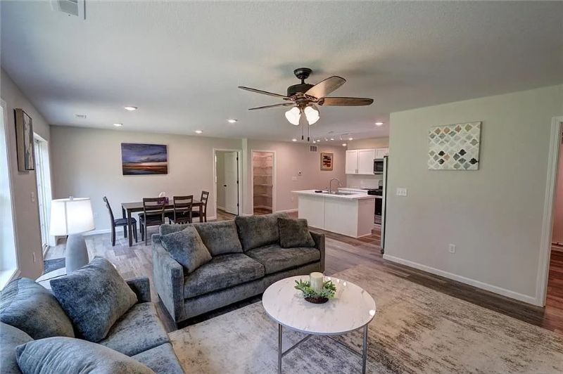 10232 Metcalf Rd - Photo 4 of 20