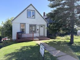 featured image of 810 E 7th St