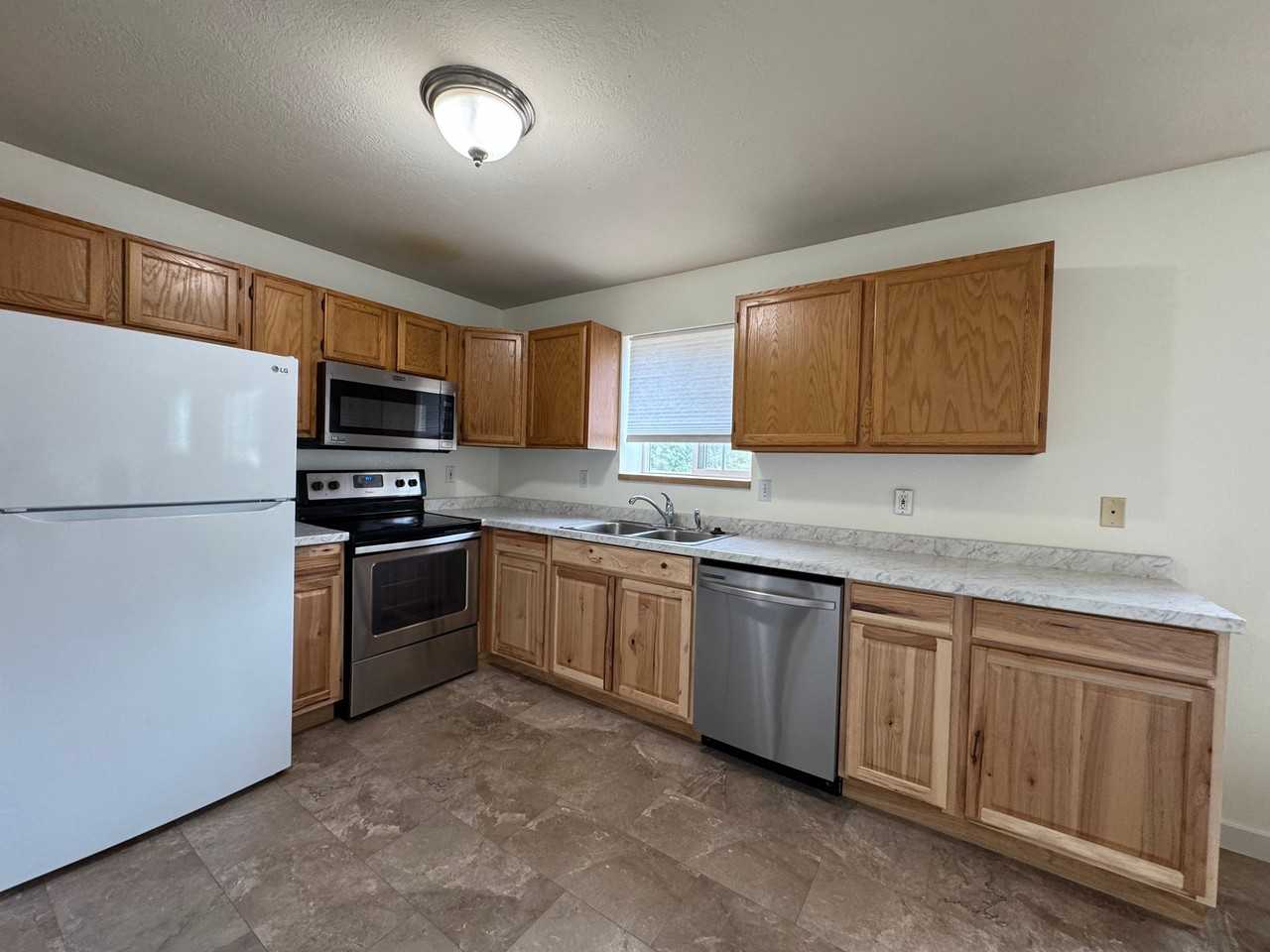 912 Jeanette Pl #C - Photo 2 of 18