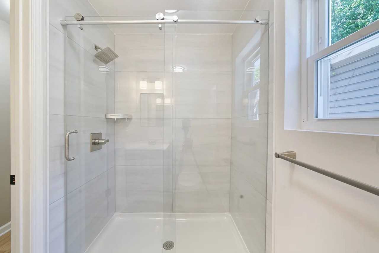 308/310 Peach St #308PEACHST - Photo 3 of 11