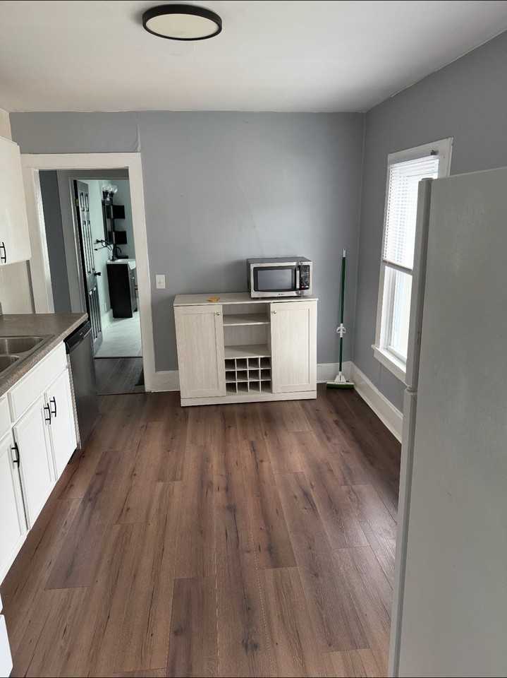 221 Mason St - Photo 3 of 9