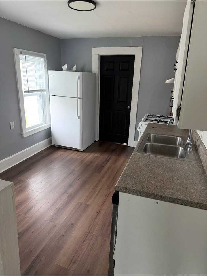 221 Mason St - Photo 4 of 9