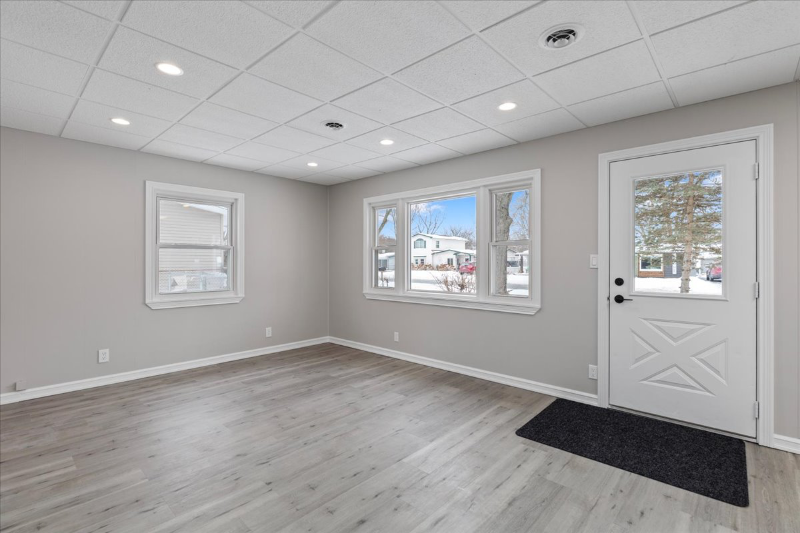 3771 Gainesborough Dr - Photo 3 of 20