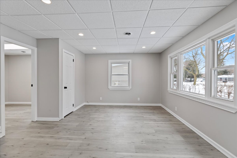 3771 Gainesborough Dr - Photo 4 of 20