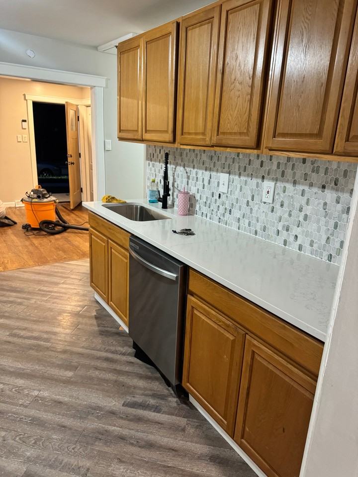 27645 Dartmouth St - Photo 5 of 9