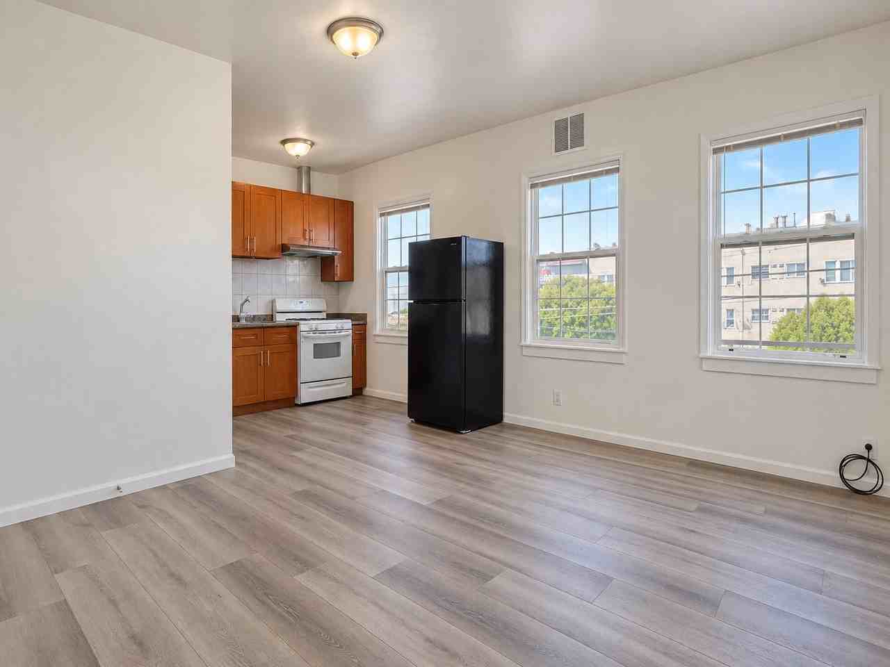1408 21st Ave #202 - Photo 2 of 12