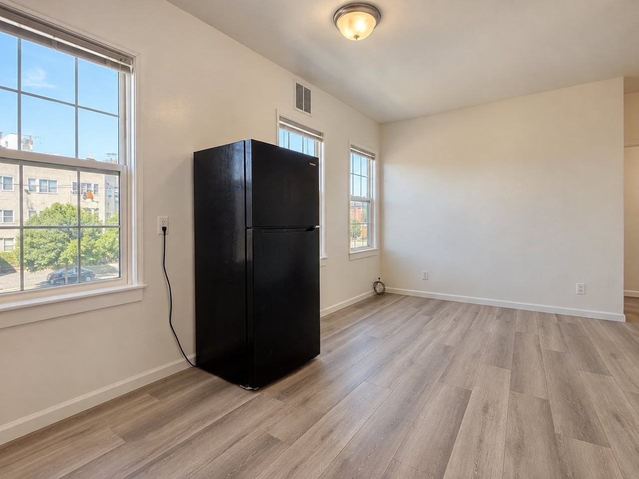 1408 21st Ave #202 - Photo 3 of 12