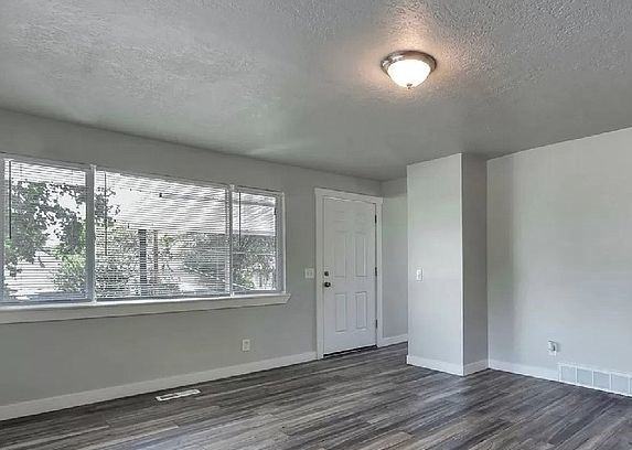 339E E Blaine Ave #1 - Photo 3 of 18