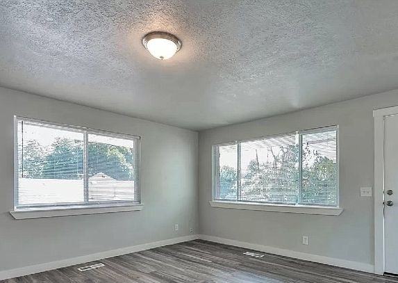 339E E Blaine Ave #1 - Photo 4 of 18