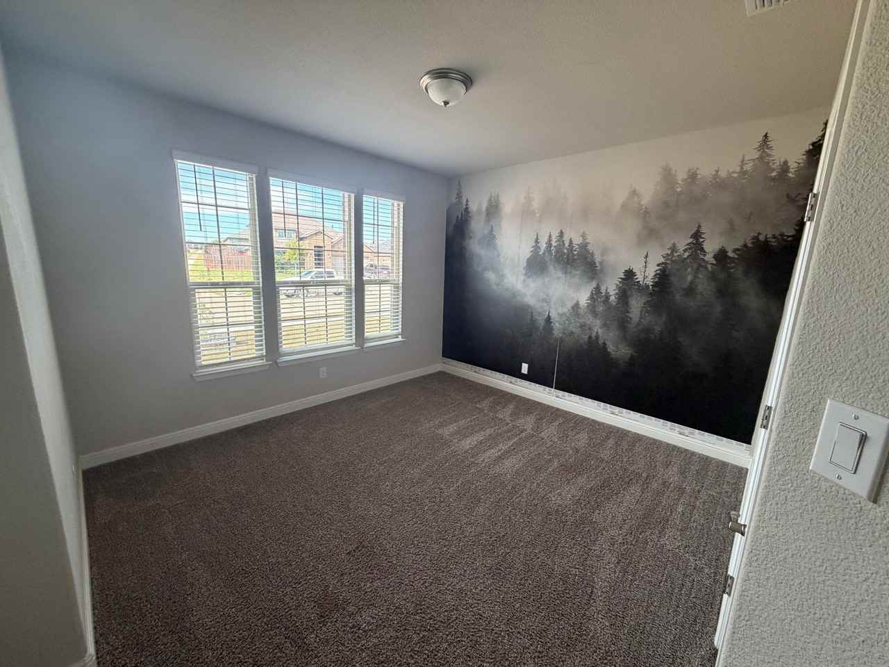 1404 Pleasanton Rd - Photo 5 of 34