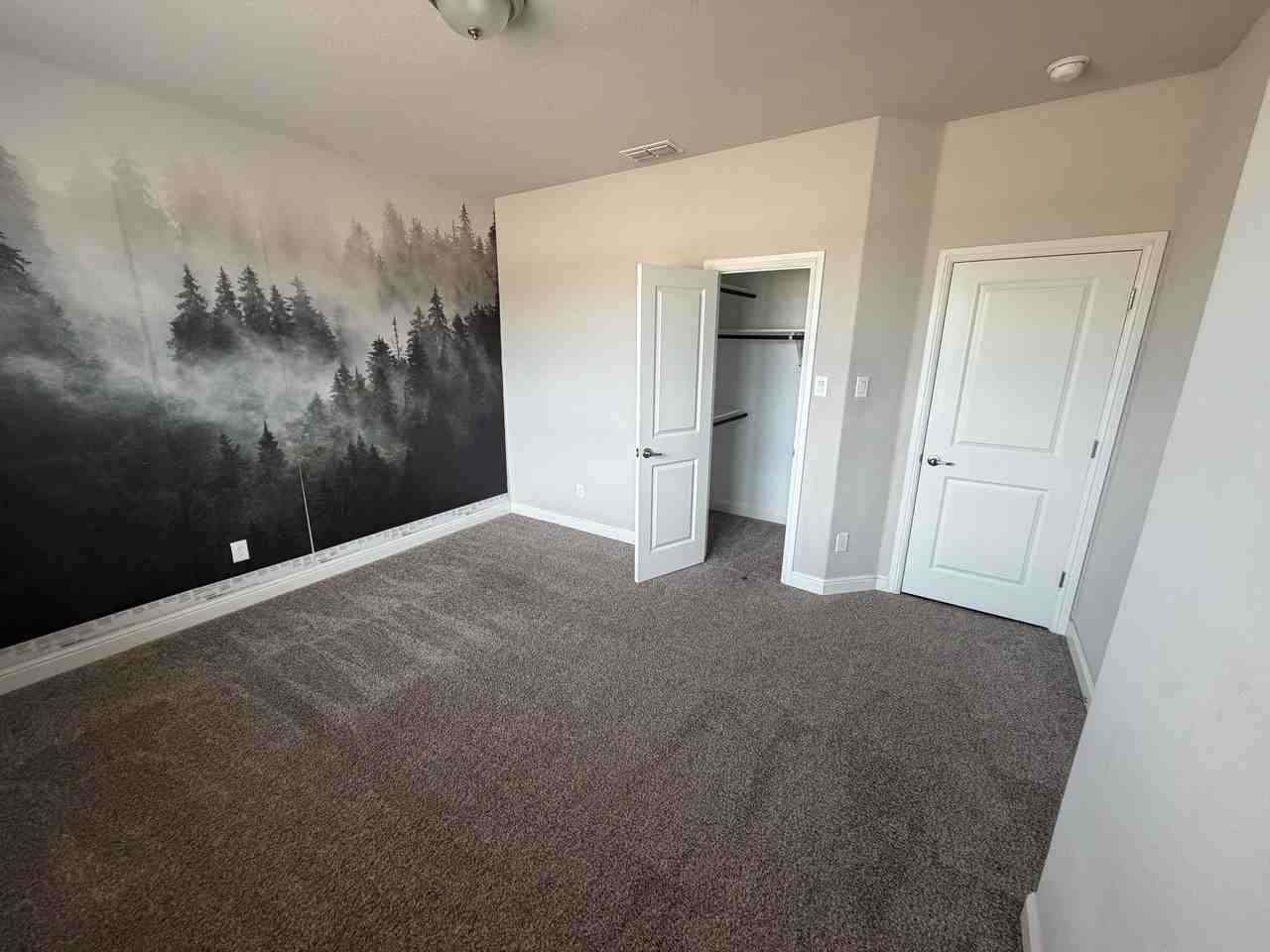 1404 Pleasanton Rd - Photo 6 of 34