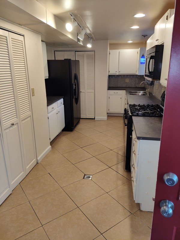 3156 W Lehman Ave - Photo 2 of 16