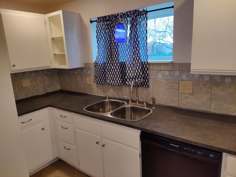 3156 W Lehman Ave - Photo 3 of 16