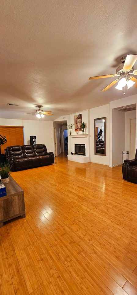 905 Crestwood Dr - Photo 2 of 2