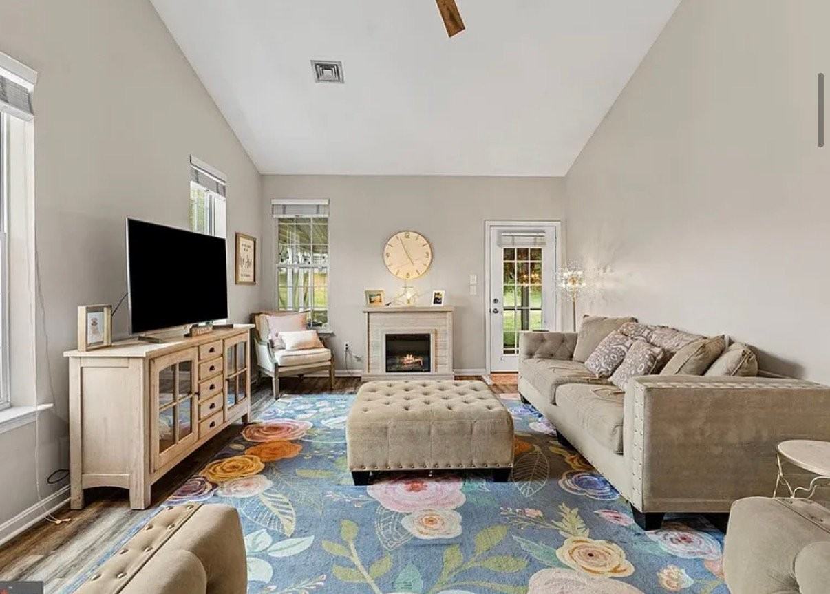 640 Springhouse Ln - Photo 5 of 12